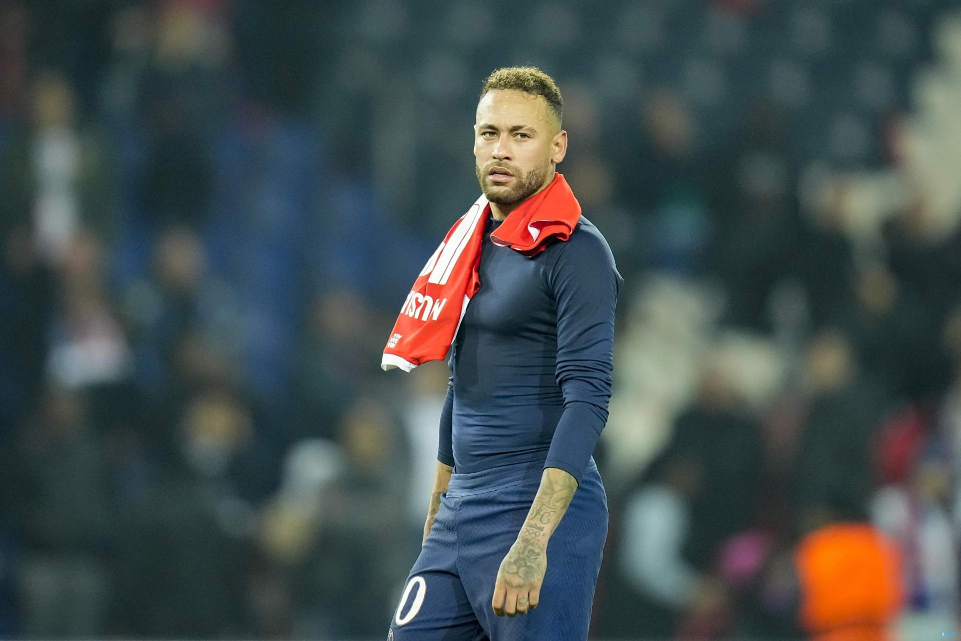 AYX SPORTS-爆冷引发热议！，内马尔在拜仁比赛中战术调整赛场气氛高涨-AYX SPORTS